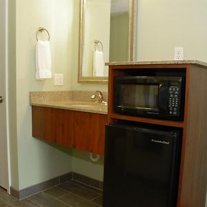 Deluxe First Floor Queen Room